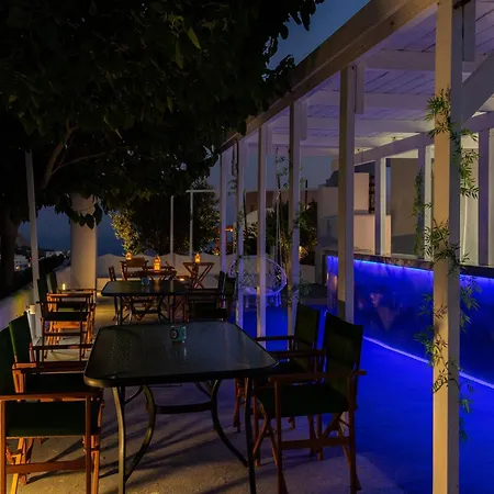 Loft Kaves Pool & Bar *