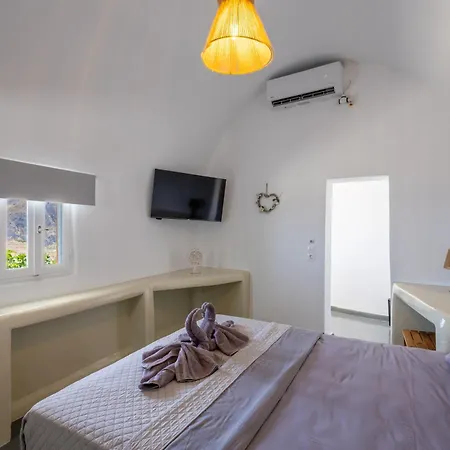 Loft Kaves Pool & Bar Pýrgos