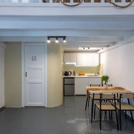Loft Kaves Pool & Bar *