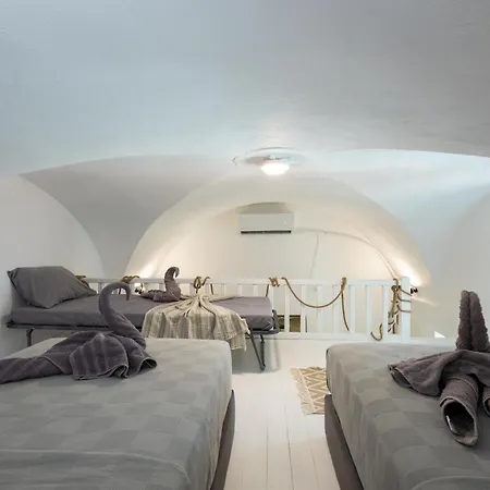 Loft Kaves Pool & Bar *