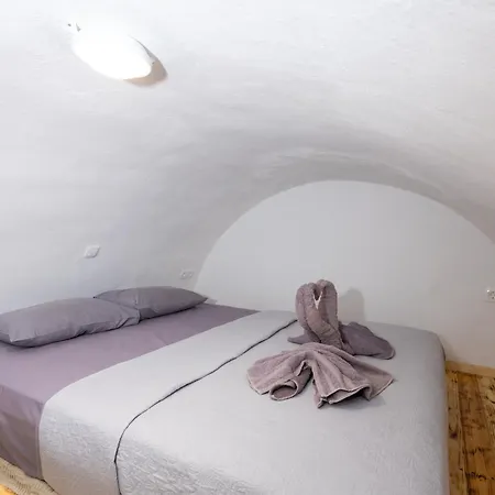 Loft Kaves Pool & Bar *