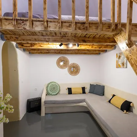 Loft Kaves Pool & Bar Pýrgos