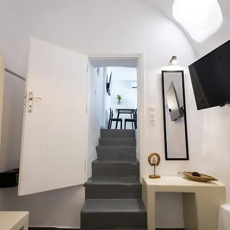 Loft Kaves Pool & Bar *